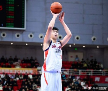 必赢体育登录入口-10投狂砍21分11板4帽！这才是CBA顶级大中锋，广州靠他冲击季后赛|男篮|广州男篮|徐昕|南京同曦|赛季_新浪体育_新浪新闻